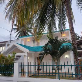 Holiday Home close to the BEACH, hotel in Flic-en-Flac