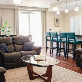 Sojourn's Sanctuary Condo Vitamin Sea Sleeps 6, hotel in Virginia Beach