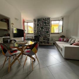 La Casa di Chicco - Appartamento in corte privata, hotel u gradu Venegono Superiore