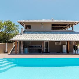 Casa com piscina e churrasqueira na Praia Seca
