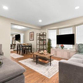 Newly Renovated in Historic Neighborhood Near DTW, hotel en Dearborn