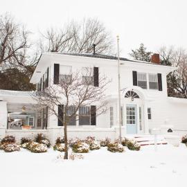 The Bishop Charming 4BR Retreat OU Campus 100yo, hotel u gradu Norman