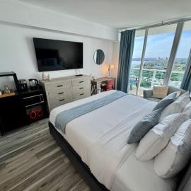Balcony Ocean Views - Pool, Gym, Wi-Fi & Parking, hotel in Miami