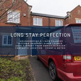 Free Driveway Parking, 3 Double Bedroom House, Quiet Private Estate, Fast WIFI, Ideal for Long Term Contractor, etc Stays, 3 miles 7 mins drive to Nissan, 15 mins to Sunderland Newcastle, Regular Housekeeping Options - See Our Site for Assurance، فندق في Boldon