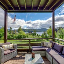 Lake Placid Condo w/ Patio - Walk to Beach!, hotel a Lake Placid