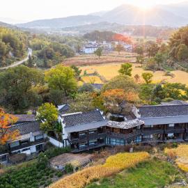 Hongcun Tachuan Heritage Garden Resort-Ancient Huizhou Architecture, Ricefield Views & Butler Service, Hotel in Huangshan