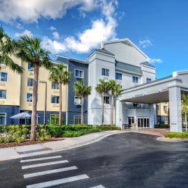 Viesnīca Fairfield Inn and Suites by Marriott Naples pilsētā Neipelsa