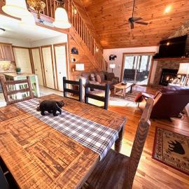 Cabin-Home in Maggie Valley NC-with Heating & AC, WiFi, Fireplace, Full Kitchen