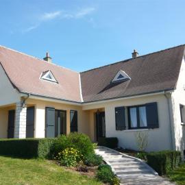 Maison moderne avec jardin, animaux acceptés, Wi-Fi, stationnement privé - FR-1-590-539, хотел в Épieds-en-Beauce