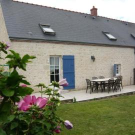 Gîte cosy rénové avec jardin, Wi-Fi et animaux acceptés près d'Orléans - FR-1-590-559, hotel em Épieds-en-Beauce