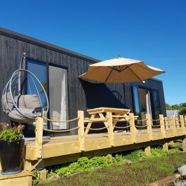BRAND NEW Perfect tiny home in Mangawhai, hotel in Hakaru