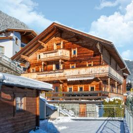 Chalet in Mayrhofen near Ski Slopes, hotel in Hippach