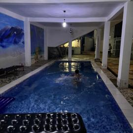 Complexe M Appartement meuble 3 chambres , 2 salles de bains une cuisine, hotel v destinácii Yaoundé