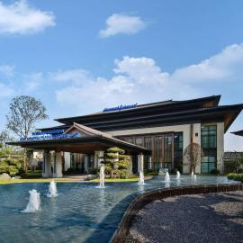 Howard Johnson Hot Springs Plaza YingHuaShan, khách sạn ở Deyang