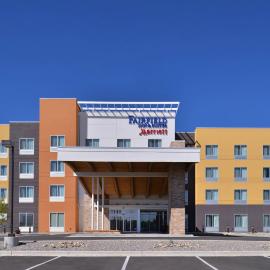 Fairfield Inn & Suites Farmington, khách sạn ở Farmington