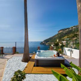 Luxury Seaview Villa with Jacuzzi, Sauna, Gym & Parking in Amalfi Coast - Villa Dorotea, hotel v destinácii Minori