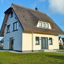 Reethaus "MeerZeit" mit Kamin, Sauna und 3 Schlafzimmern
