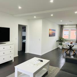 Elegante Apartment in Erftstadt mit Balkon, Zentral, Bahnhof nah, Phantasialand Brühl bei Cologne, hotel v destinaci Erftstadt