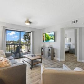 Oceanside complex M33 1 Bed 1 Bath Heated Pool