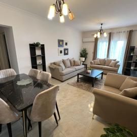 2 bedroom apartment in rehab cityy, hotel in Burg el-Ḥudûd