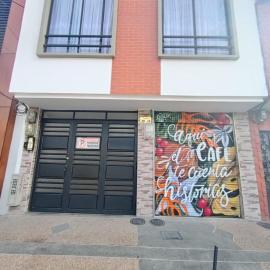 Apartaestudios Típica Loft、パストのホテル