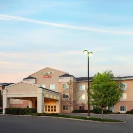 Fairfield Inn & Suites Redding，雷丁的飯店