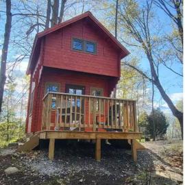 Shelley' Bay Bunkie 1, hotel u gradu Sharbot Lake