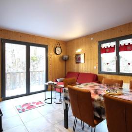 Chalet moderne 8 pers au Mont-Dore, terrasse et parking - FR-1-608-281, hotel in Mont-Dore