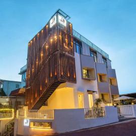 Xiamen 12 Seaside Hotel 厦门十二舍-- 3-minute's walk to the beach & free beach mats & English Service & Freshly brewed Coffee & convenient payment & pick-up&drop-off service & 24-hour check-in & Exhibition&Conference Center & Huandao Road, hotel u gradu 'Xiamen'