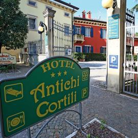 Hotel Antichi Cortili、ドッソブオノのホテル