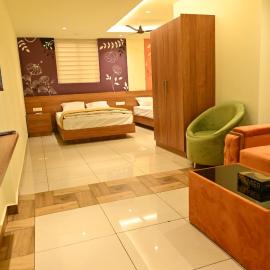 Cous Cous Residency Hotel, hotel em Padinjarathara