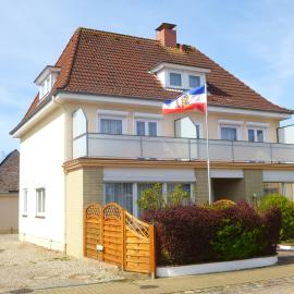 Ferienwohnungen mit "Strandfeeling" Waldstraße 15 Kellenhusen Ostsee、ケレンフーゼンのホテル