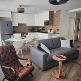 FAMILY APARTMENT's LUXURY 8 guests