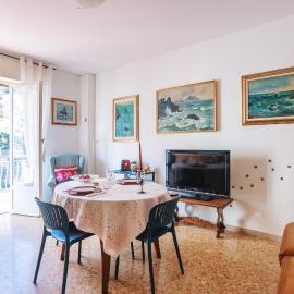 La casa di Minnie con box privato, hotel em Sanremo