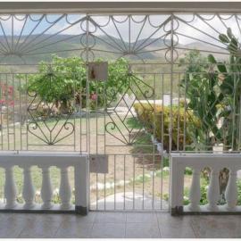 6 bedroom KeiraHideaway, хотел в Yallahs