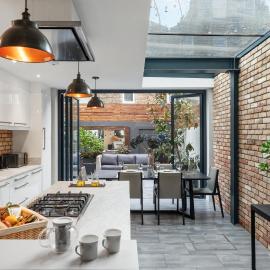 Central 4 Bedroom House with Garden in Battersea close to Chelsea