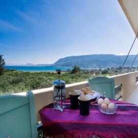 Penthhouse Studio next to the beach, hotel en Suda