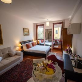 EGO' Residence Ferrara & City Center Apartment, hotel in Ferrara