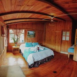 Mindo GlamBird Glamping & Lodge, хотел в Миндо