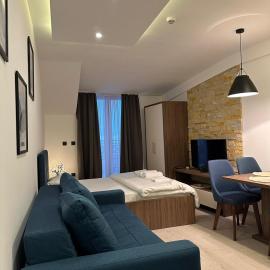 Emili N90a, hotel di Cajetina