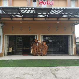 Louise Hotel – hotel w mieście Glugur