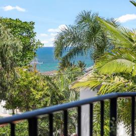 6 Parkshores Sunshine Location Location Location 100m to beach access, hotel a Sunshine Beach
