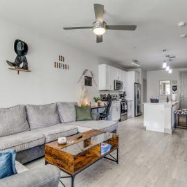 San Antonio TX Condo on Riverwalk w King Ste,Pets, Hotel in San Antonio