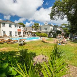 Les Douvres Hotel, hotel v mestu St Martin Guernsey
