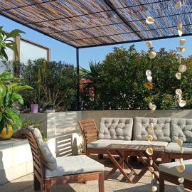 Chambre calme ouvrant sur magnifique rooftop, hotel in Toulon