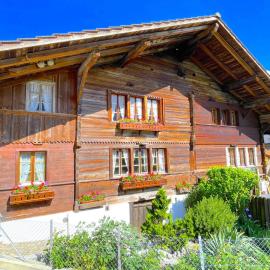Lake Thun Alps Scenic Views and Concierge by SwissHut, viešbutis mieste Därligen