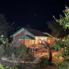 บ้านสวนสาลี่ สวนผึ้ง ราชบุรี, hotel en Suan Phueng