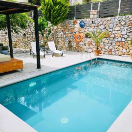 Spacious Maistrali Villa, private pool & garden
