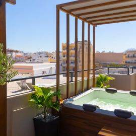 Isola modern loft -private jacuzzi