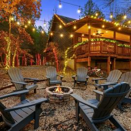 Secluded Creekside Waterfront Cabin • Hot Tub Fun, hotel u gradu Stephens Gap